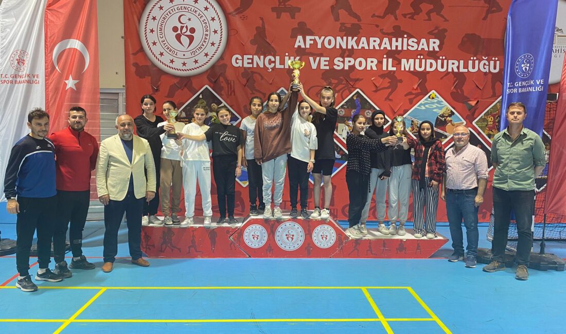 Cumhuriyetin 100. Yılı Badminton Turnuvası 70 sporcunun katılımıyla sona erdi.