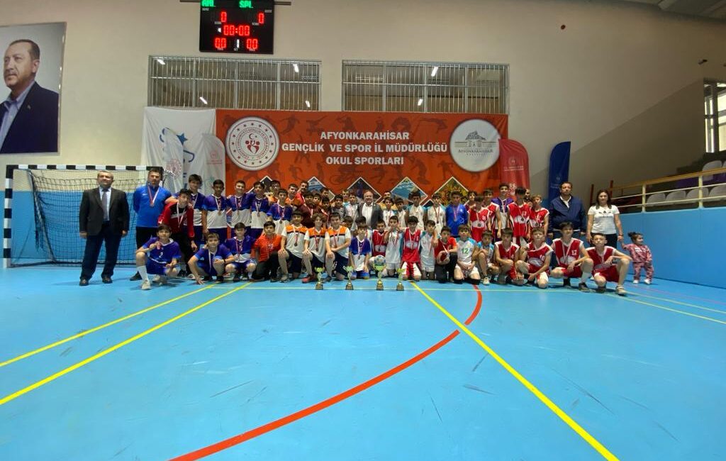 Okul Sporları faaliyet programında bulunan Genç Erkekler ve Kızlar Hentbol