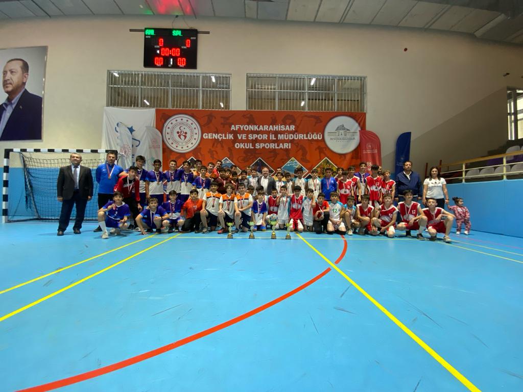 Okul Sporları faaliyet programında bulunan Genç Erkekler ve Kızlar Hentbol