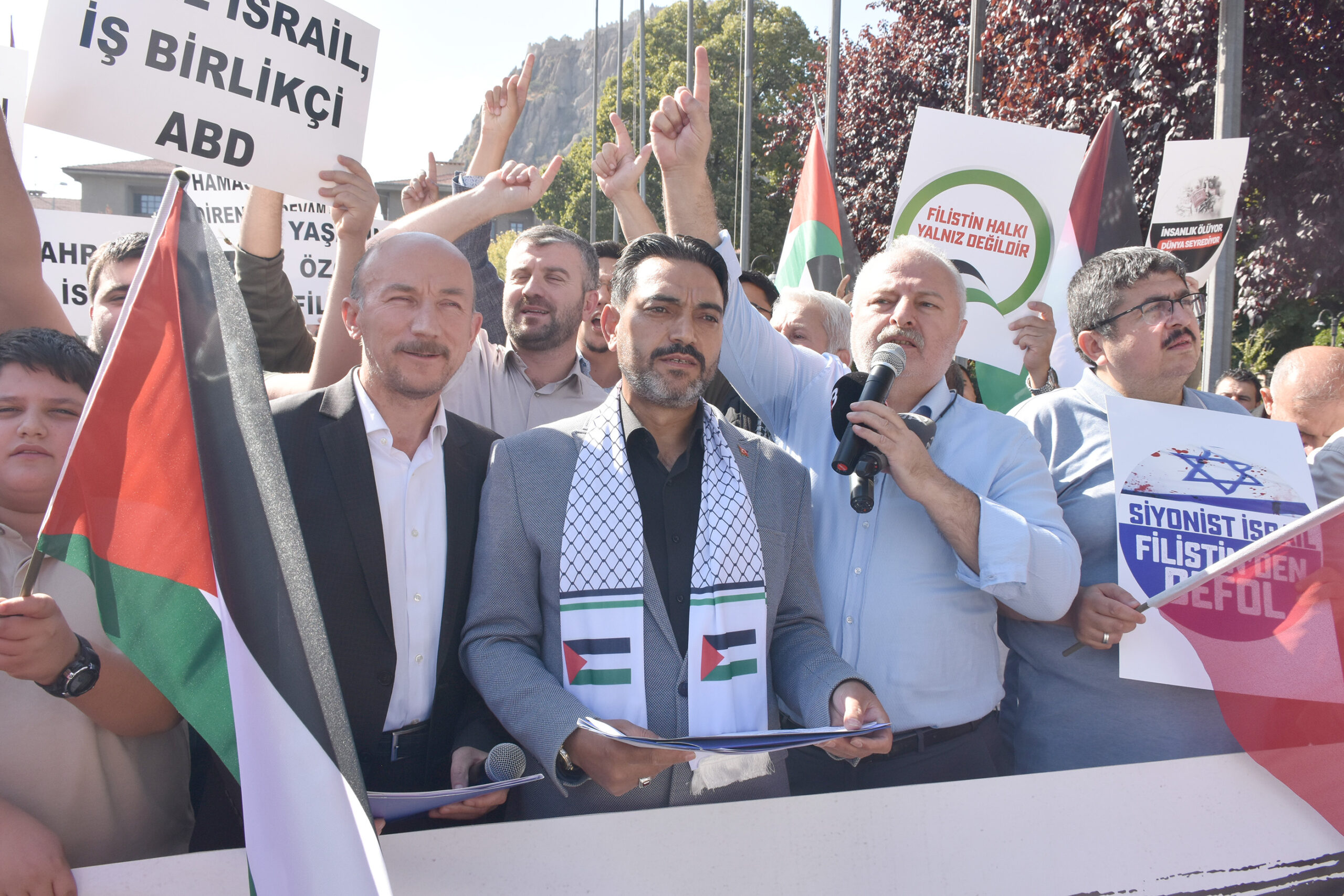 Afyonkarahisar’da Gazze’ye İsrail’in saldırılarına tepki için çeşitli sivil toplum kuruluşlarının