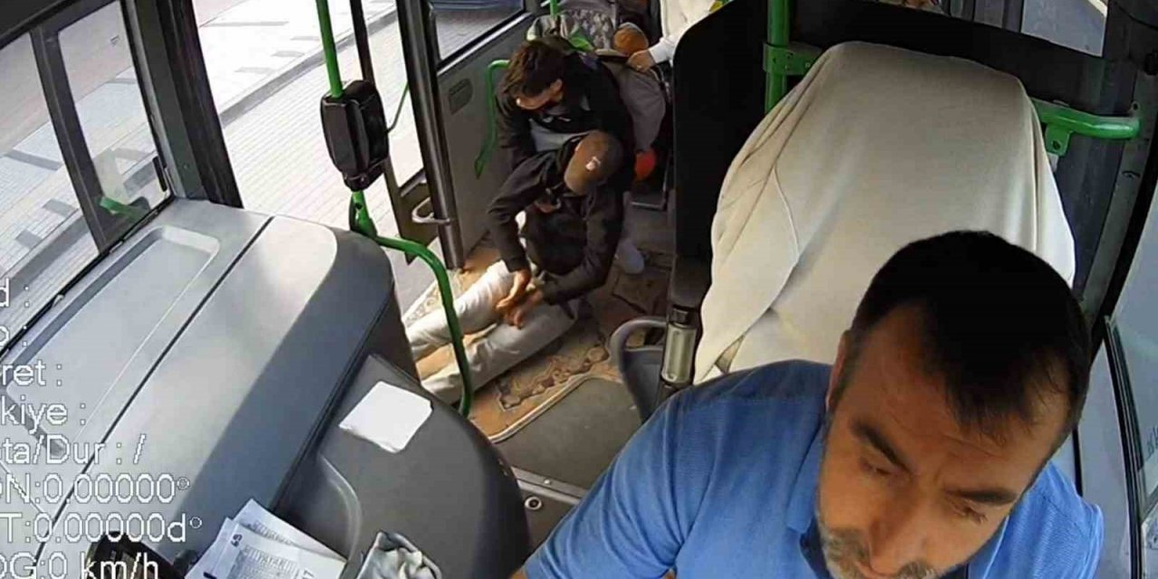 Bursa’nın İnegöl ilçesinde özel halk otobüsü sürücüsü, araçtan inerken fenalaşan