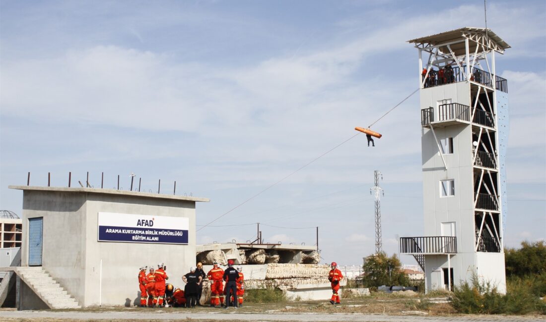 Afyonkarahisar’da, Muğla Mahalle Afet Gönüllüleri Acil Müdahale Derneği (MAG-AME/SAR) ekibine