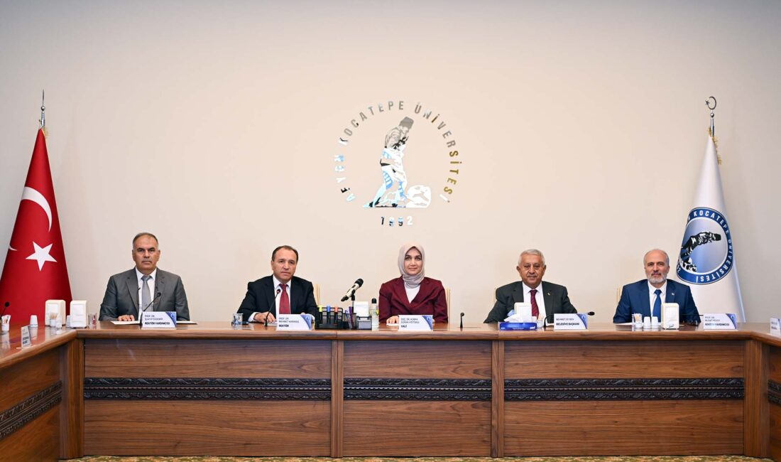   AKÜ Danışma Kurulu’nun 8.toplantısında konuşan AKÜ Rektörü Prof. Dr.