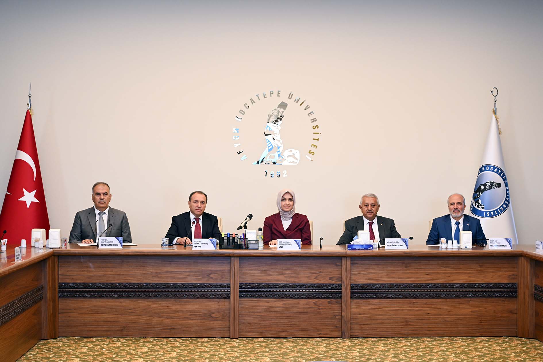   AKÜ Danışma Kurulu’nun 8.toplantısında konuşan AKÜ Rektörü Prof. Dr.