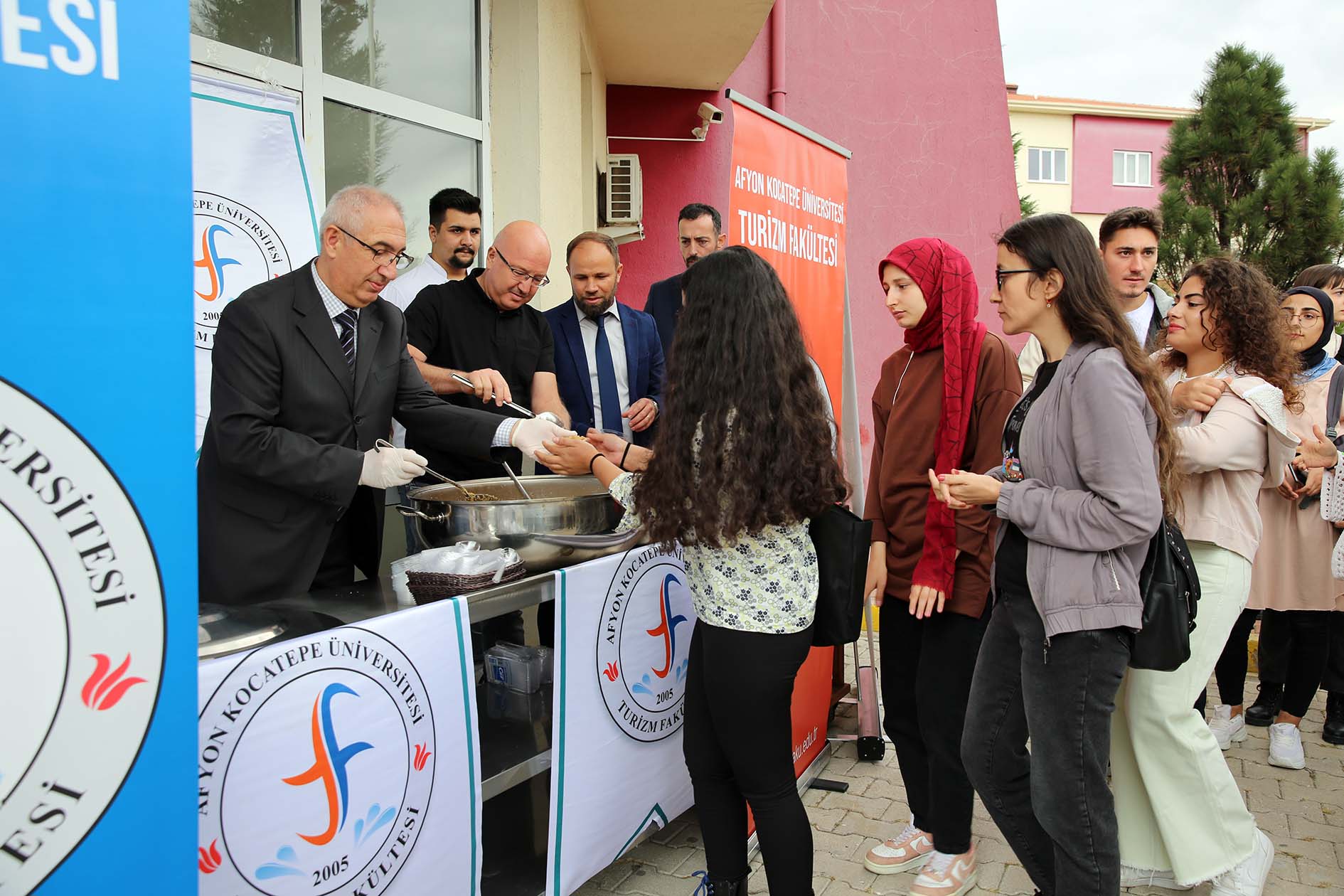 Afyon Kocatepe Üniversitesini (AKÜ) yeni kazanan öğrencilerin üniversite eğitimine yönelik