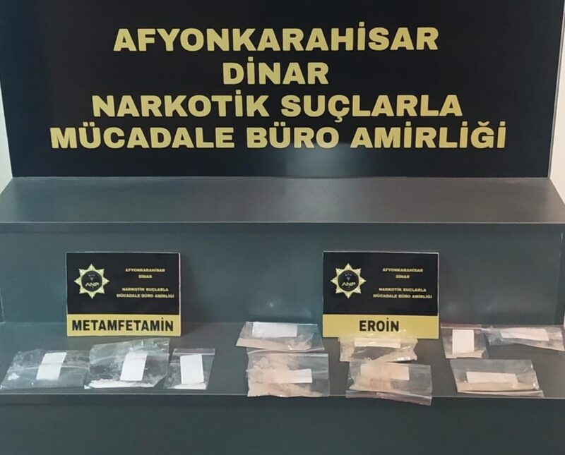 Afyonkarahisar’da uyuşturucu maddeler ile yakalanan 3 kişiden ikisi tutuklandı. Olay,
