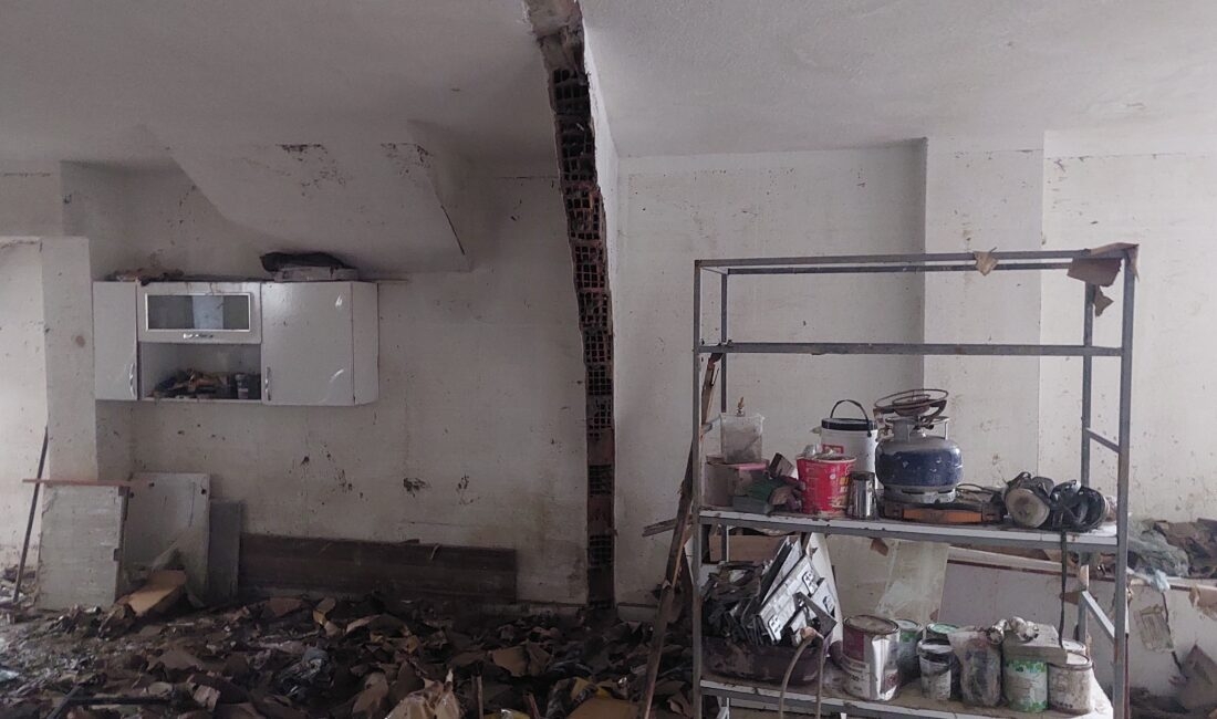 Arnavutköy’de etkili olan yağış birçok noktada su baskınlarına sebep oldu.
