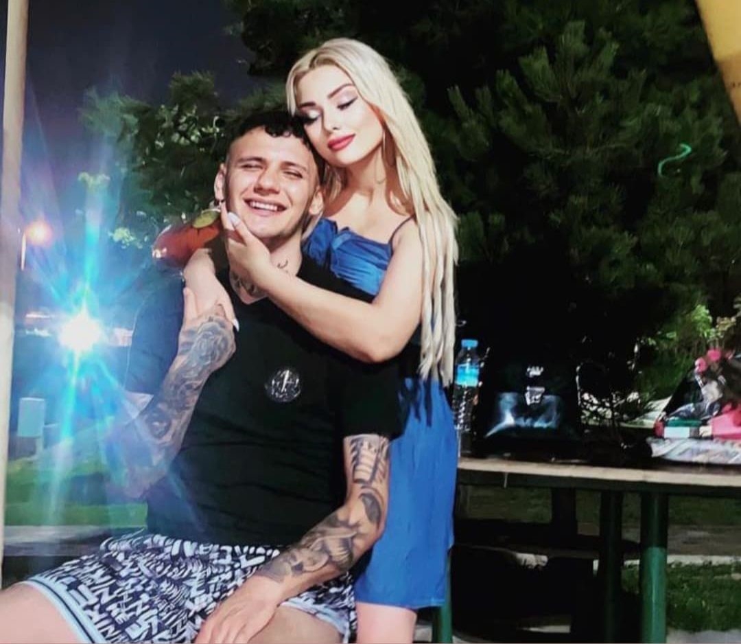 İzmir’de 18 yaşındaki genç kızın, şakalaştıkları sırada elindeki tabancanın kazayla