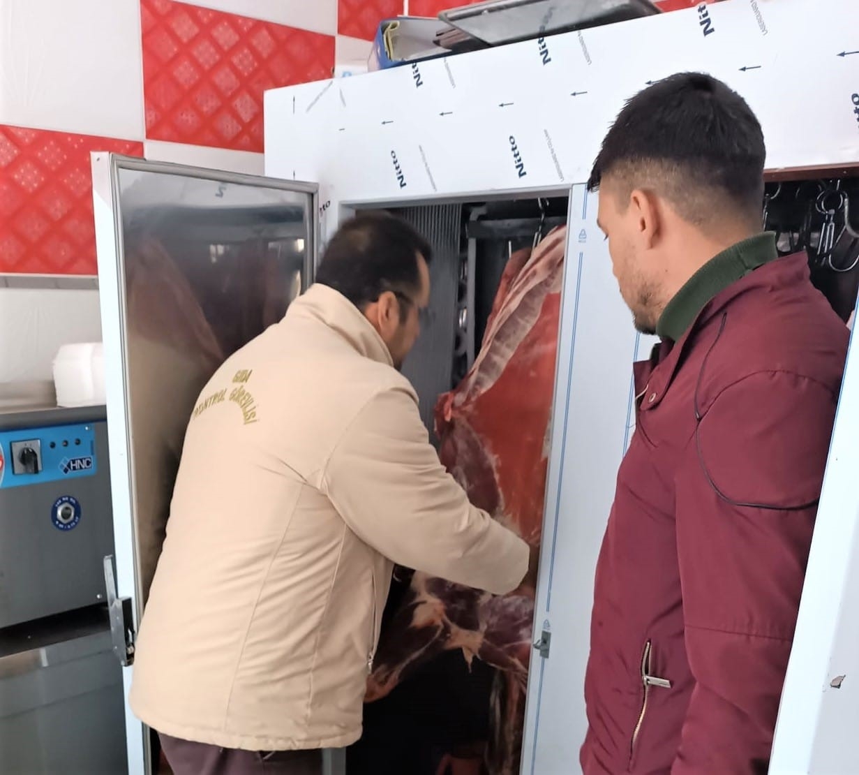 Afyonkarahisar’ın Sultandağı ilçesinde kasaplara yönelik denetim gerçekleştirildi. Denetimler Sultandağı İlçe