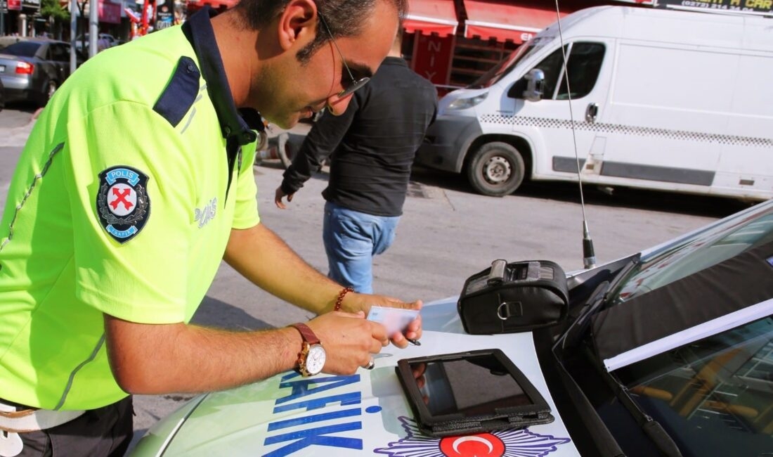 Afyonkarahisar’da güvenlik güçlerinin tarafından yapılan denetimde 237 araç sürücüsüne 405