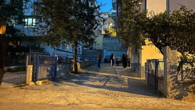 Ankara’da 25 yaşındaki kız, annesini bıçakla öldürdükten sonra intihar etti.