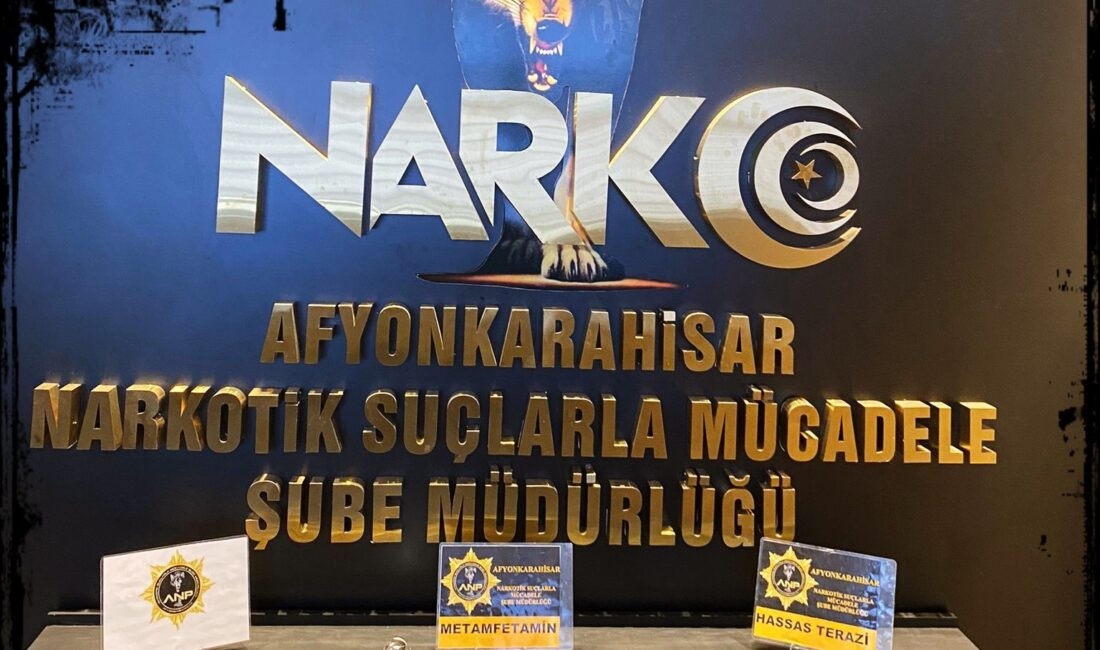 Afyonkarahisar’da güvenlik güçleri tarafından 4 şahsın evine yapılan uyuşturucu baskınında