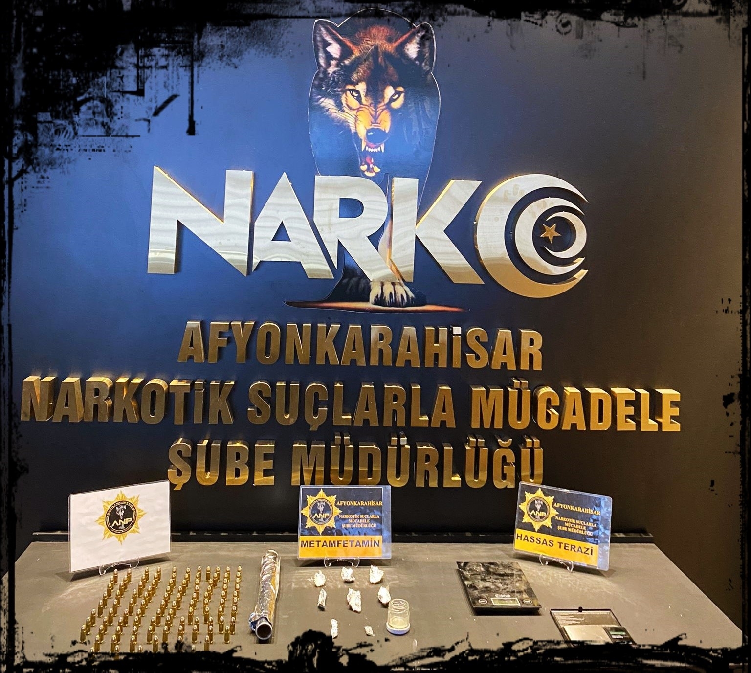 Afyonkarahisar’da güvenlik güçleri tarafından 4 şahsın evine yapılan uyuşturucu baskınında