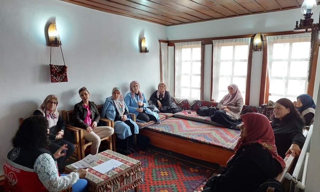 Afyonkarahisar’ın Sandıklı ilçesinde kadınlara ‘Afet Bilinci’ konulu eğitim verildi. Afyonkarahisar