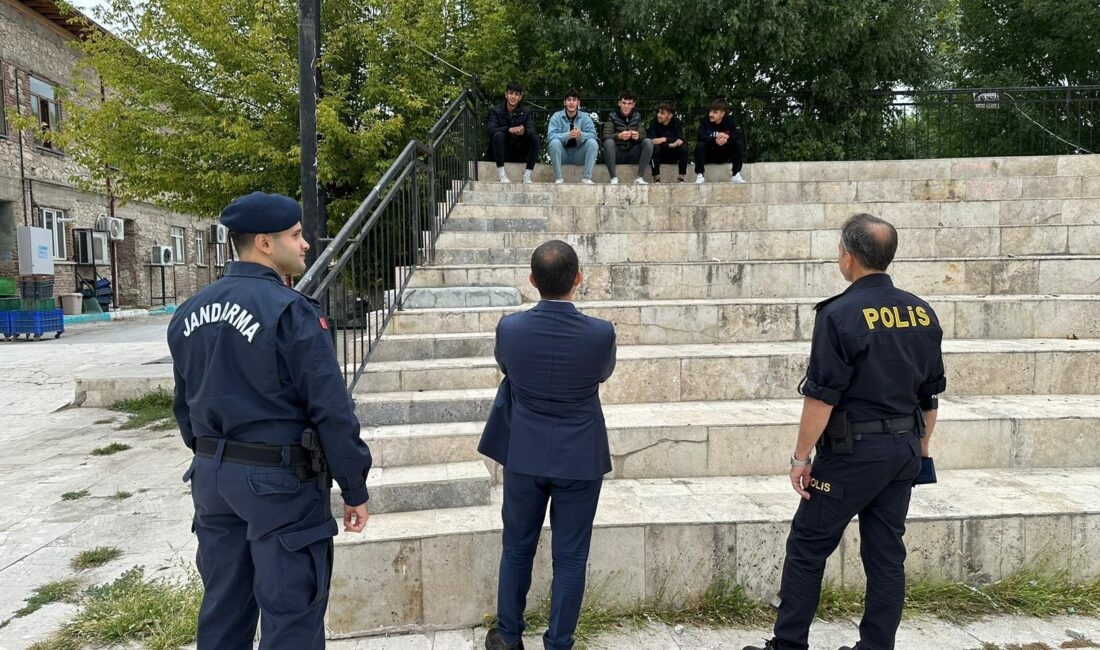 Afyonkarahisar Emirdağ Kaymakamı Osman Bilici, güvenlik güçleri tarafından okul çevrelerinde