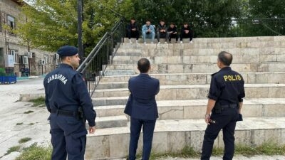 Afyonkarahisar Emirdağ Kaymakamı Osman Bilici, güvenlik güçleri tarafından okul çevrelerinde