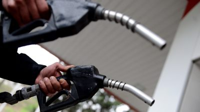 Motorinin litre satış fiyatına 2 lira 92 kuruş indirim yapıldı.