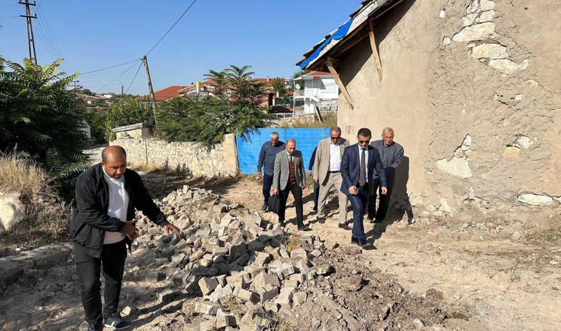 Afyonkarahisar’ın Emirdağ ilçesindeki köylerde başlatılan alt yapı çalışmaları devam ediyor.