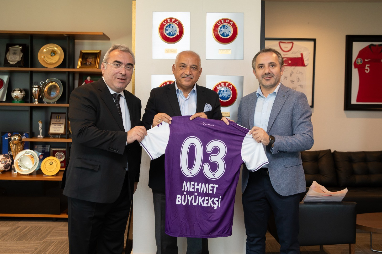 TFF 2. Lig ekiplerinden Afyonspor yönetim kurulu üyeleri ziyaret ettikleri Türkiye