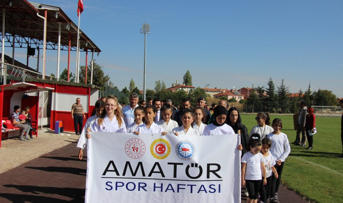 Şuhut’ ta ‘Amatör Spor Haftası’ etkinlikleri Afyonkarahisar’ın Şuhut Kaymakamı Harun Reşit Han ‘Amatör Spor Haftası’ etkinliklerine