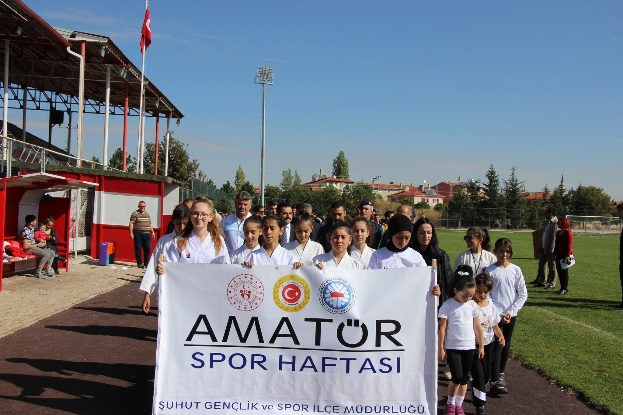 Afyonkarahisar’ın Şuhut Kaymakamı Harun Reşit Han ‘Amatör Spor Haftası’ etkinliklerine