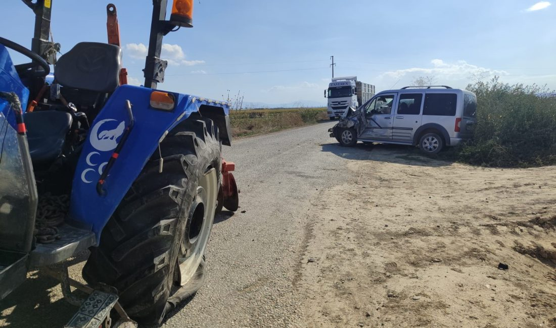 Afyonkarahisar’da hafif ticari araçla traktörün çarpışması sonucu yaşanan trafik kazasında