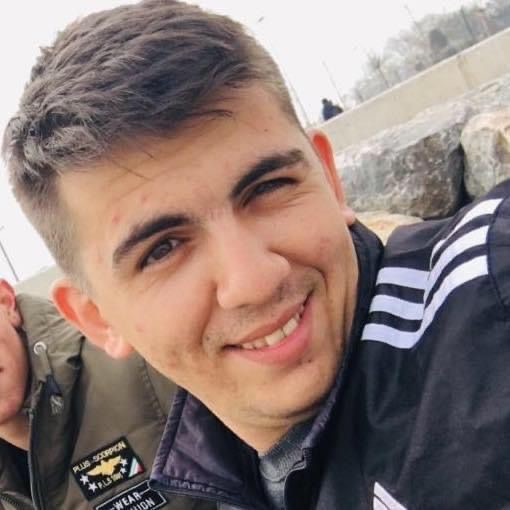 Afyonkarahisar’ın Emirdağ ilçesinde sokak ortasında yaşanan kavgada baltalı saldırıya uğrayan