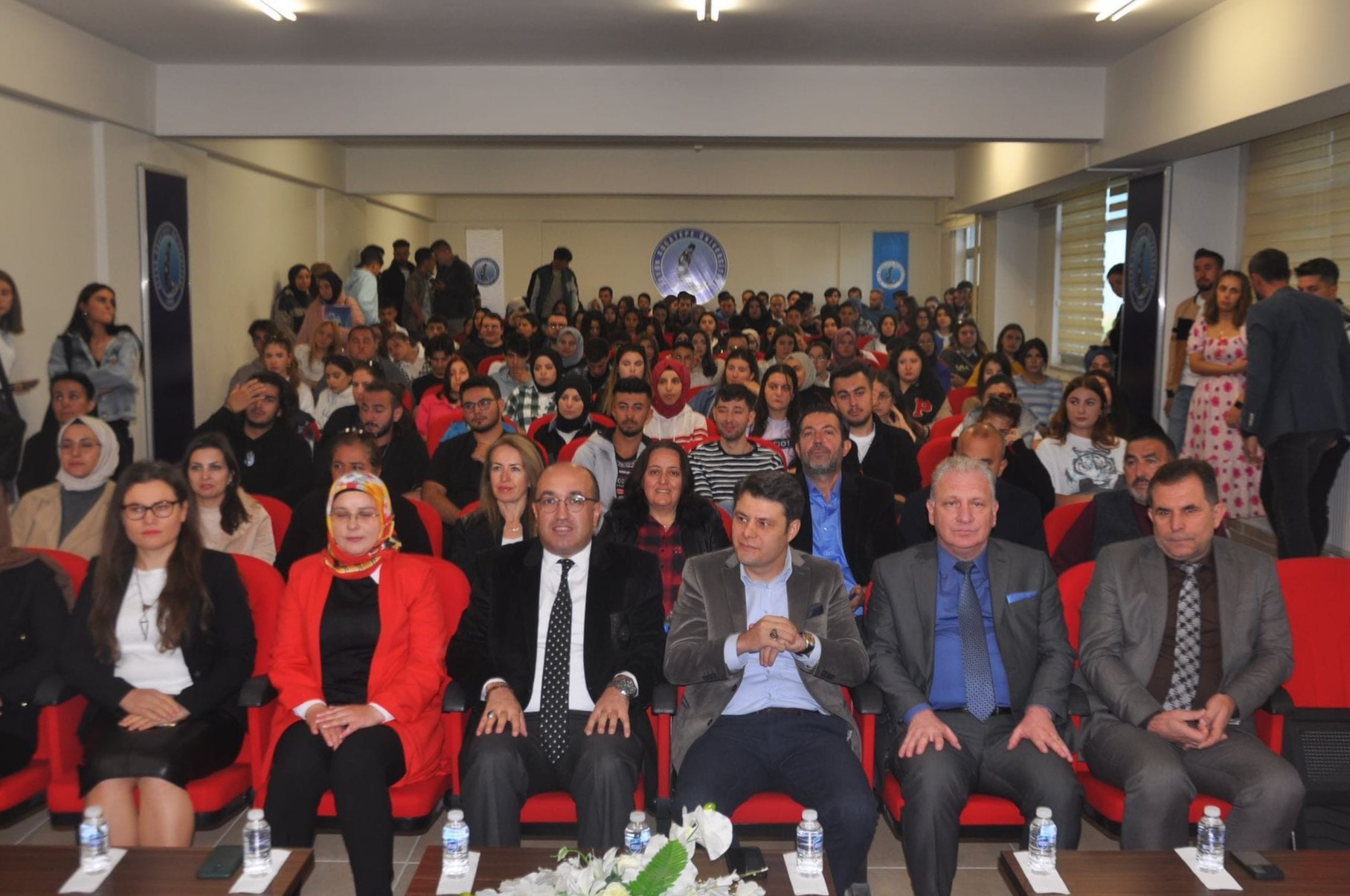 Afyonkarahisar’ın Sandıklı Kaymakamı Önder Çengel yeni gelen üniversite öğrencileri için