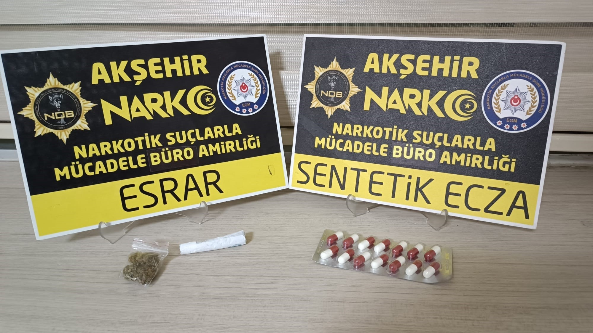 Konya’nın Akşehir ilçesinde polis ekipleri, şehirlerarası yolcu otobüsüyle yolculuk yaparak