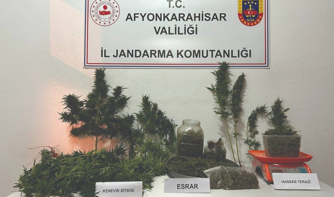 Afyonkarahisar’da bir şahsın evine jandarma tarafından düzenlenen uyuşturucu baskınında 2