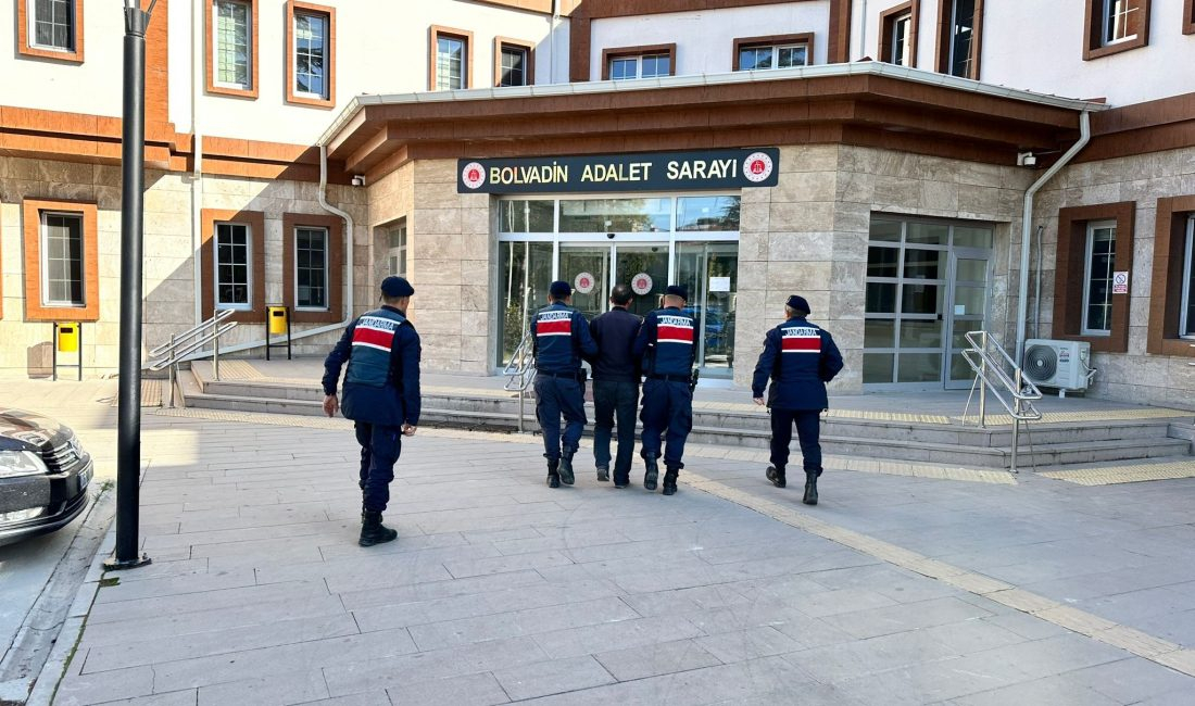 Esrar ile yakalanan şahıs tutuklandı Afyonkarahisar’da jandarma tarafından evine yapılan baskında 2 kilograma yakın esrar