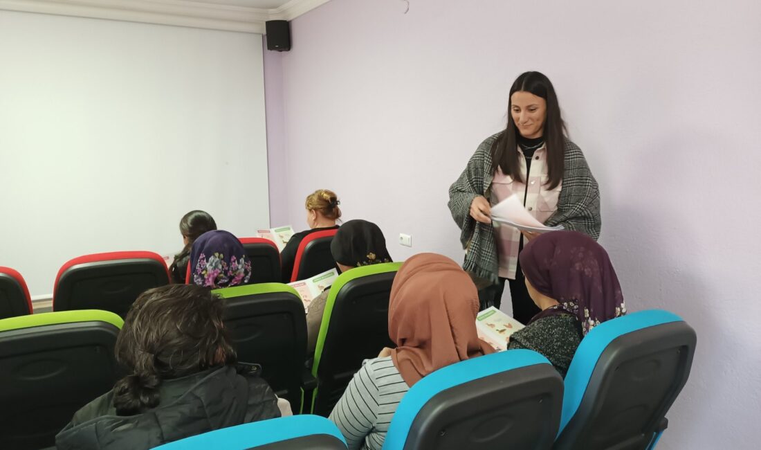 Afyonkarahisar’ın Sinanpaşa ilçesinde kadınlara ‘kuduz’ hastalığı konusunda eğitim verildi. Eğitim