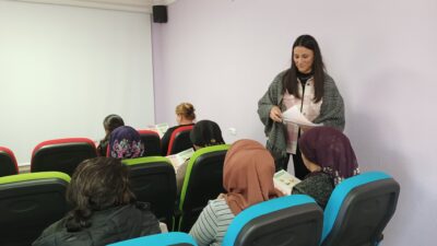 Afyonkarahisar’ın Sinanpaşa ilçesinde kadınlara ‘kuduz’ hastalığı konusunda eğitim verildi. Eğitim