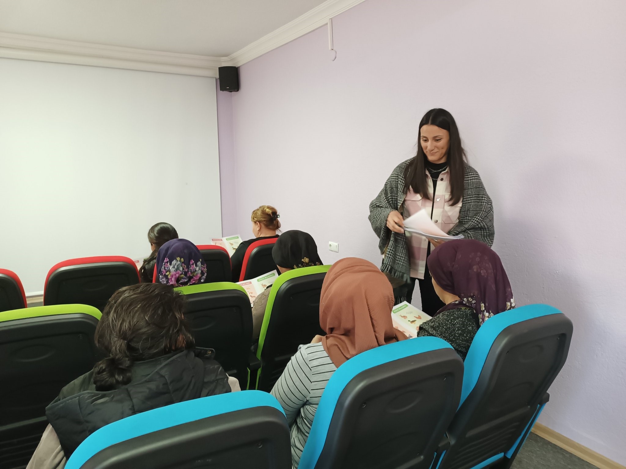 Afyonkarahisar’ın Sinanpaşa ilçesinde kadınlara ‘kuduz’ hastalığı konusunda eğitim verildi. Eğitim