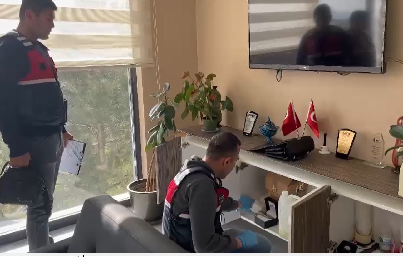 Afyonkarahisar’da jandarma ekipleri gerçekleştirdiği başarılı operasyonlarla uyuşturucu tacirlerine göz açtırmazken,