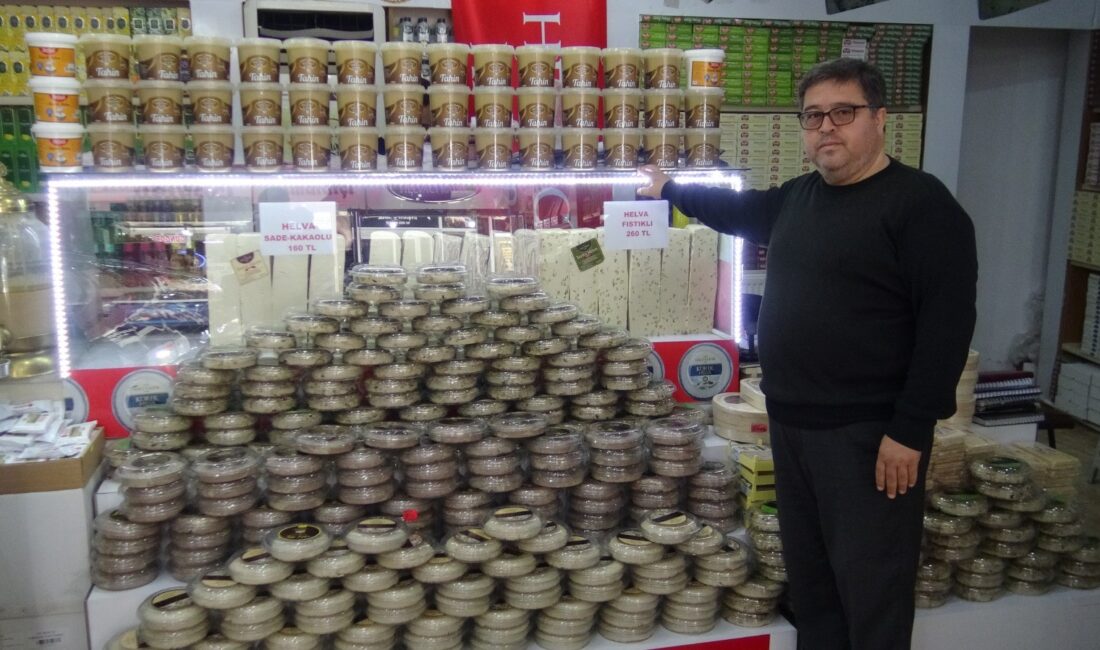 Afyonkarahisar’ın Sandıklı ilçesinde üretimi yapılan helva ve lokum gibi ürünlerden