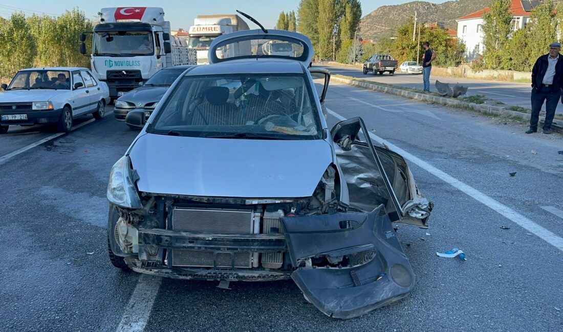 Afyonkarahisar’da kamyonet ile otomobilin çarpışması sonucu yaşanan trafik kazasında biri