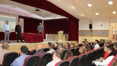 Afyonkarahisar’da Özel Eğitim Kurumlarına yönelik düzenlenen toplantıda konuşan İl Milli