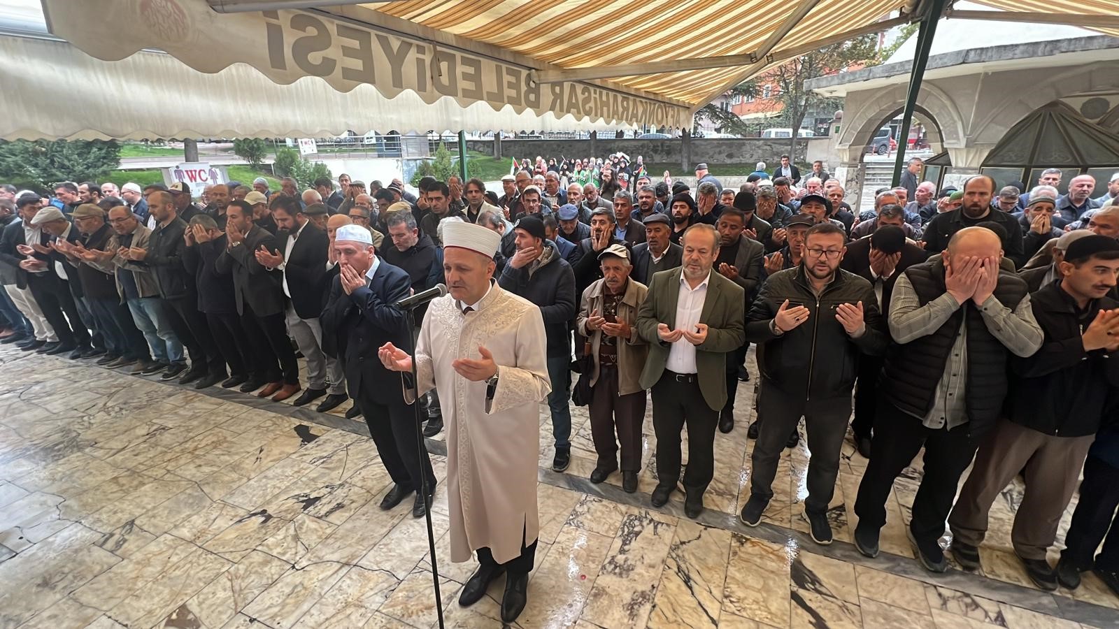 İsrail’in, Filistin’de gerçekleştirdiği katliamda hayatını kaybedenler için Afyonkarahisar’da gıyabi cenaze namazı