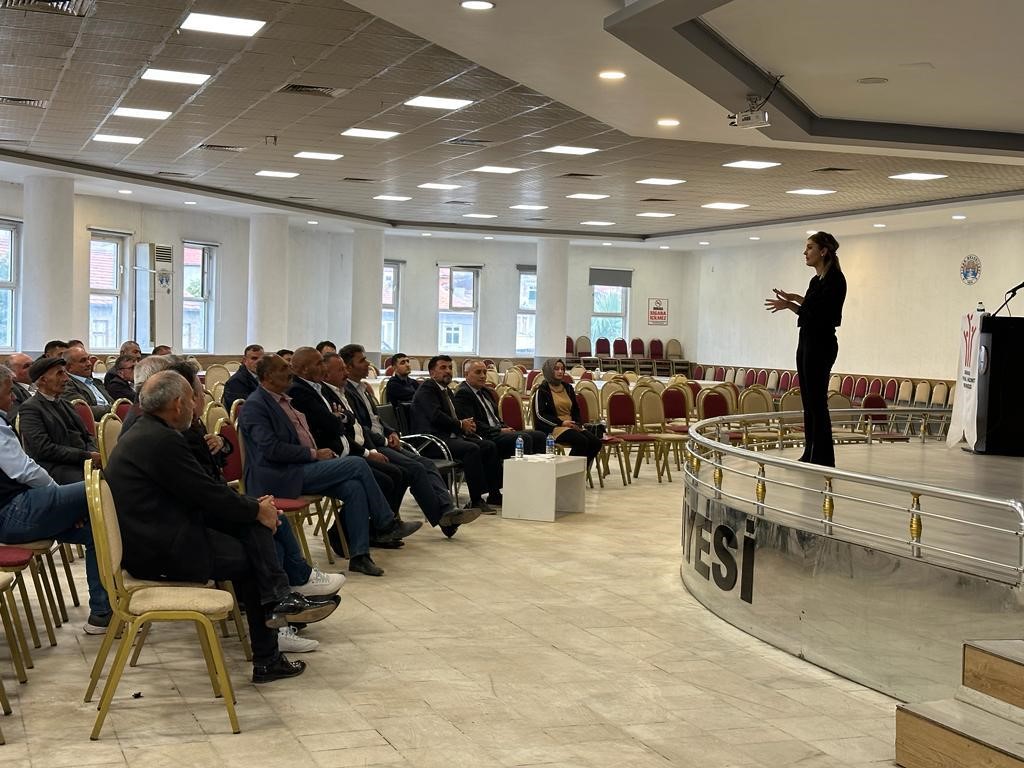 Afyonkarahisar’da mahalle ve köy muhtarına ‘erken yaşta ve zorla evlilik