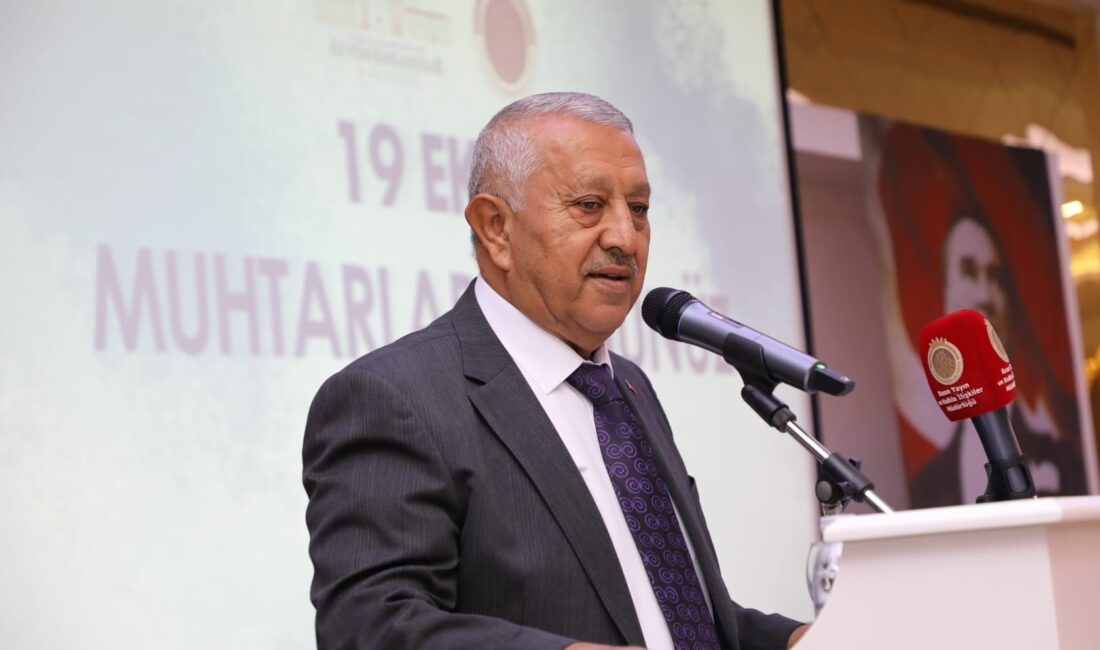 Afyonkarahisar Belediye Başkanı Mehmet Zeybek, kentte mahallelere ciddi alt yapı