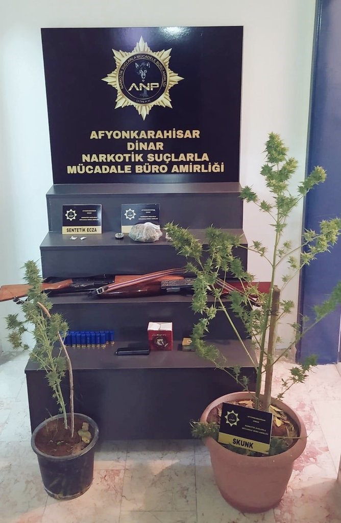 Afyonkarahisar’da güvenlik güçleri tarafından 4 ilçede gerçekleştirilen uyuşturucu operasyonlarında 8