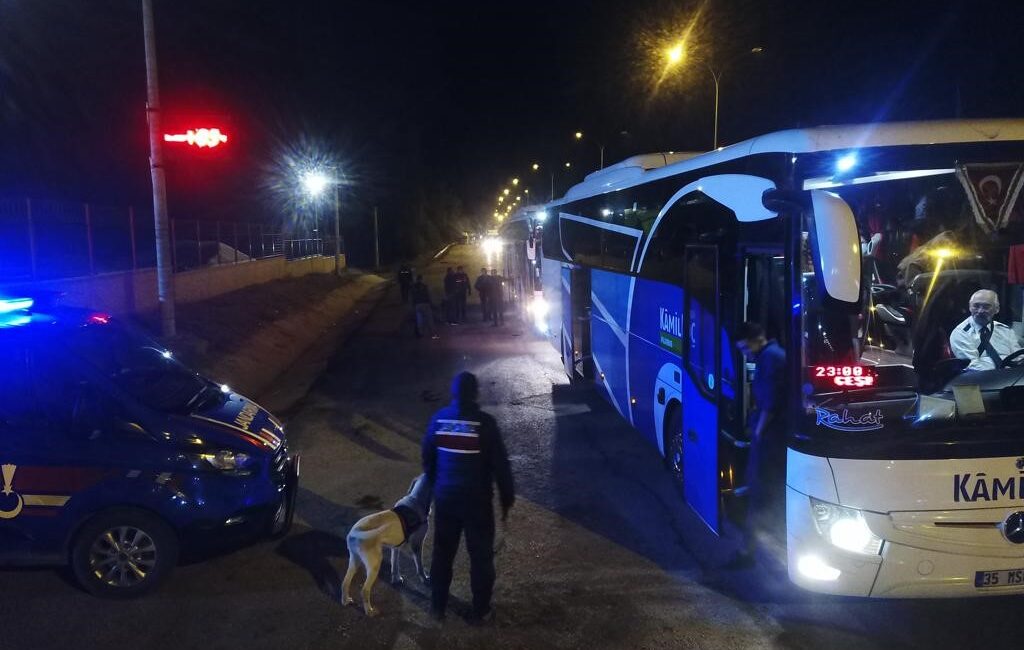 Afyonkarahisar’da jandarma tarafından dron destekli gerçekleştirilen denetimde 1’i organizatör olmak