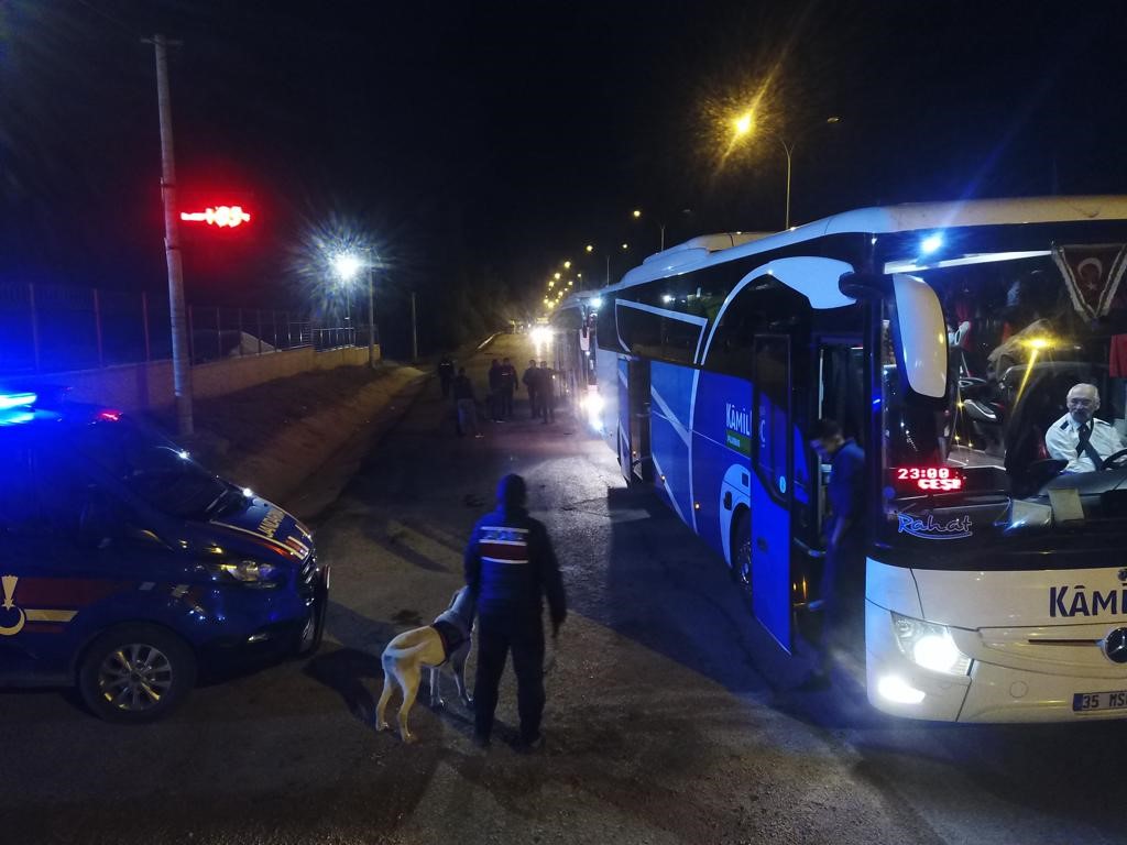 Afyonkarahisar’da jandarma tarafından dron destekli gerçekleştirilen denetimde 1’i organizatör olmak