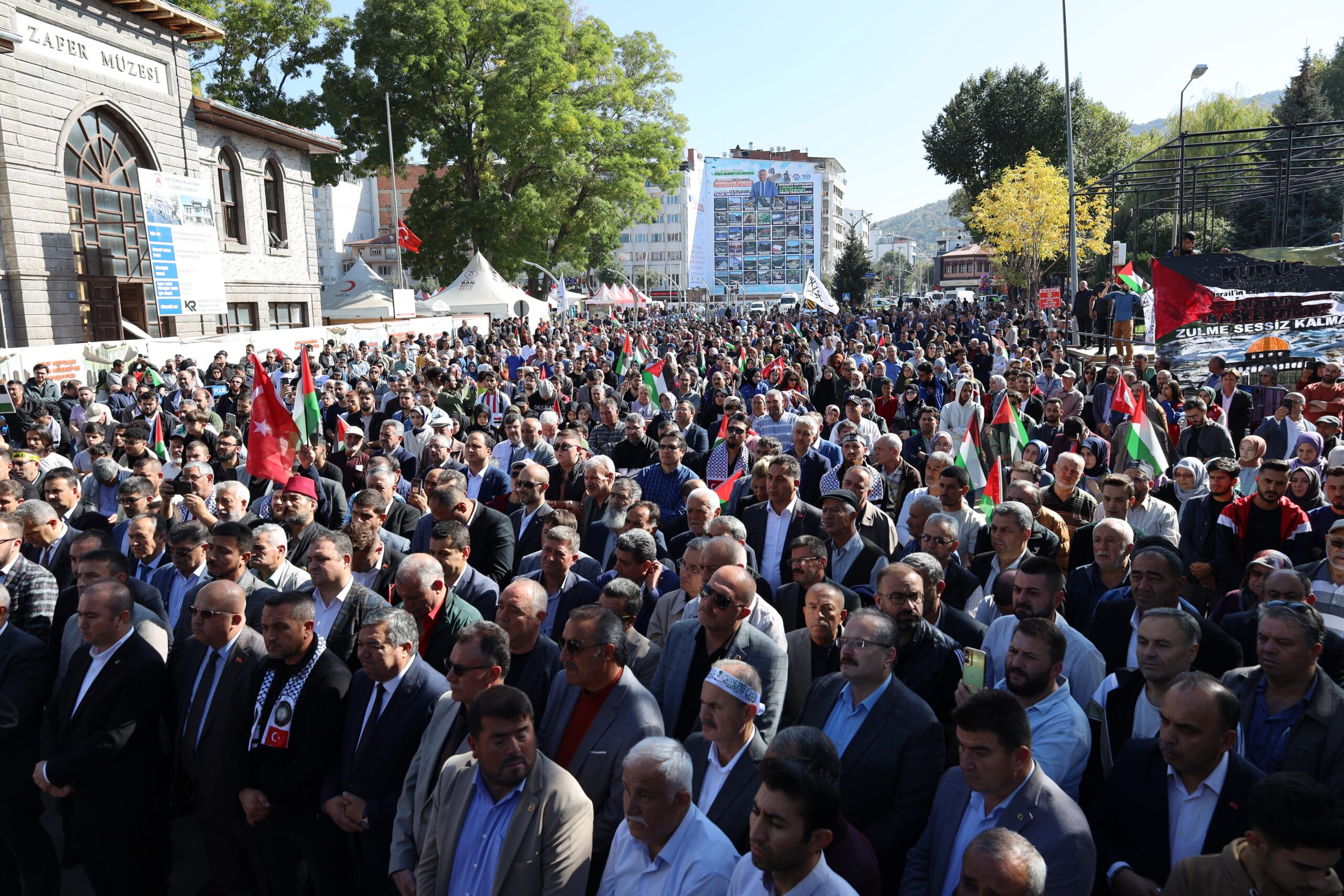 Afyonkarahisar’da Filistin’e destek mitingi gerçekleştirildi. Mitinge çok sayıda sivil toplum