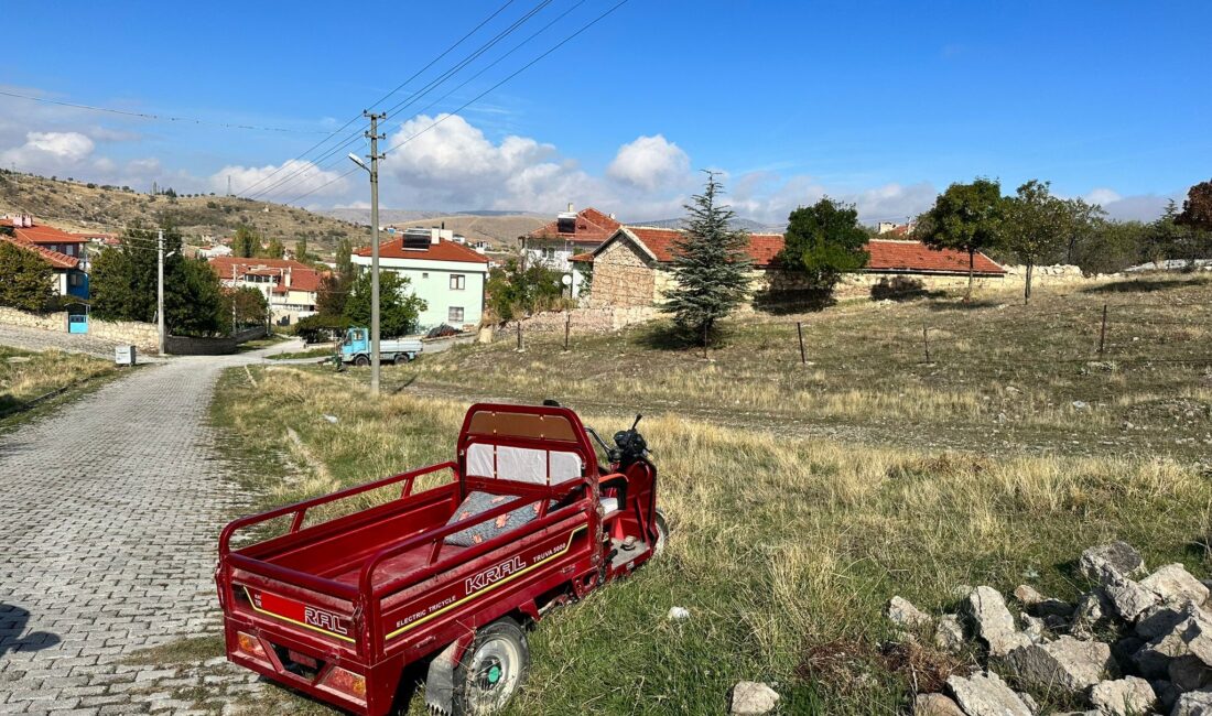 Yaşlı sürücü kazada yaralandı Afyonkarahisar’da kullandığı tescilsiz motosikletin devrilmesi sonucu 76 yaşındaki sürücü yaralandı.