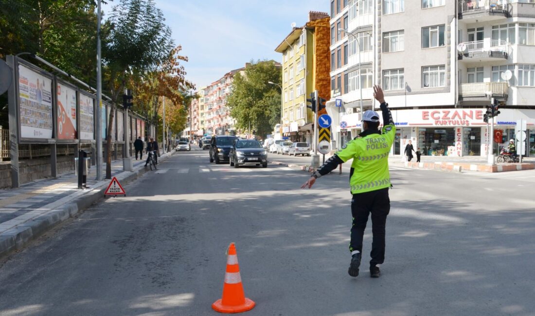 Afyonkarahisar’da güvenlik güçleri tarafından yapılan trafik denetiminde 2 bin 282