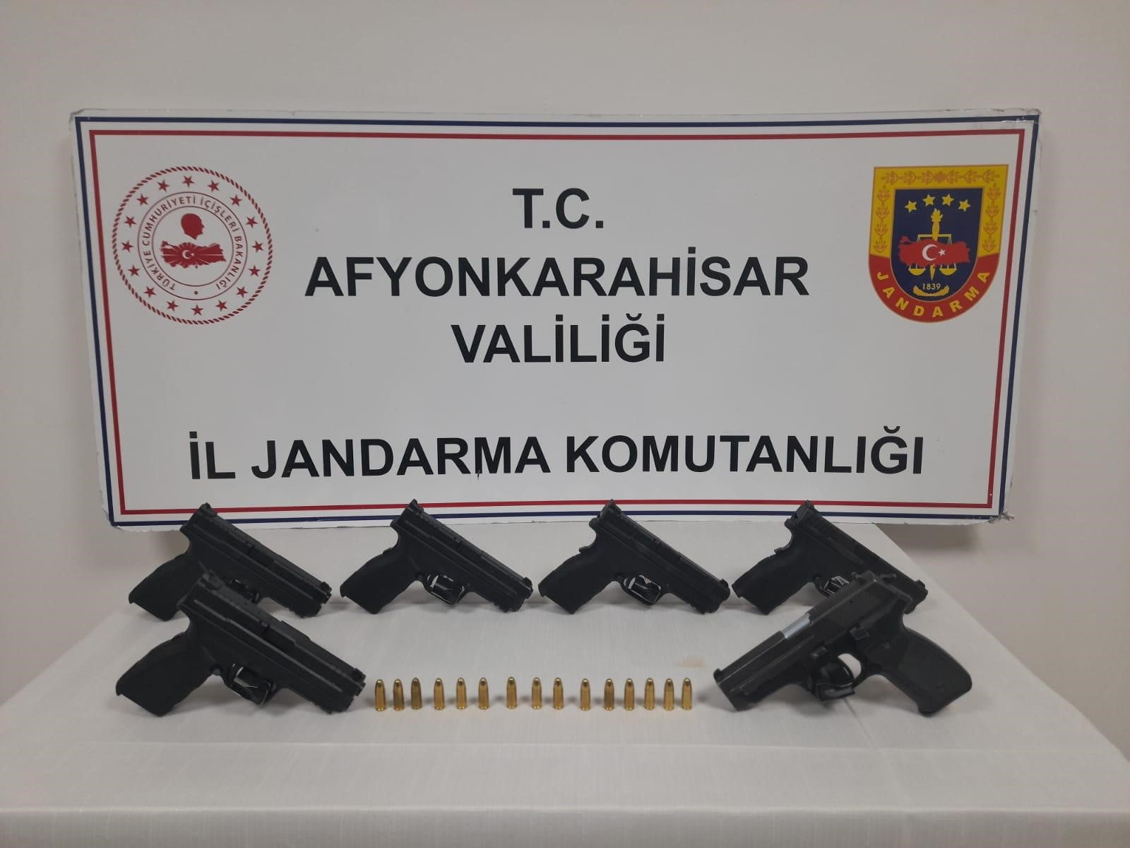 Afyonkarahisar’ın İhsaniye ilçesinde şüpheli bir araçta yapılan aramada, 6 adet