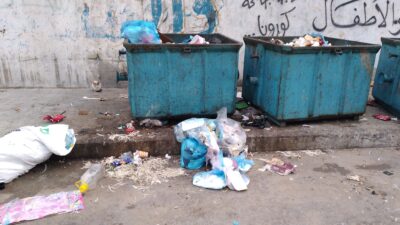 İsrail ablukası altındaki Gazze’de hava saldırısı riski nedeniyle toplanamayan çöpler,