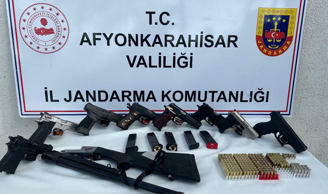 Afyonkarahisar’da tabanca ile ateş ederek çevreye rahatsızlık veren 12 şüpheli